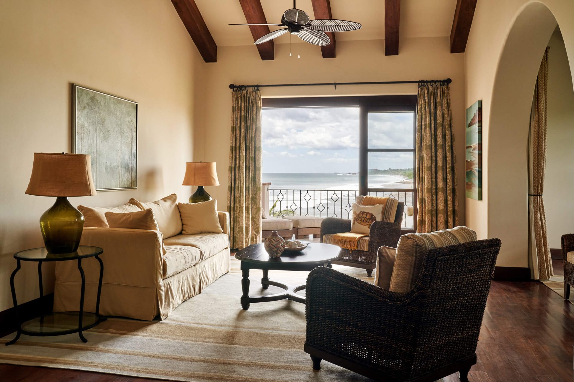 Suite Hotel Room — photo 1
